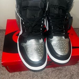 Jordan 1 Retro High
Silver Toe